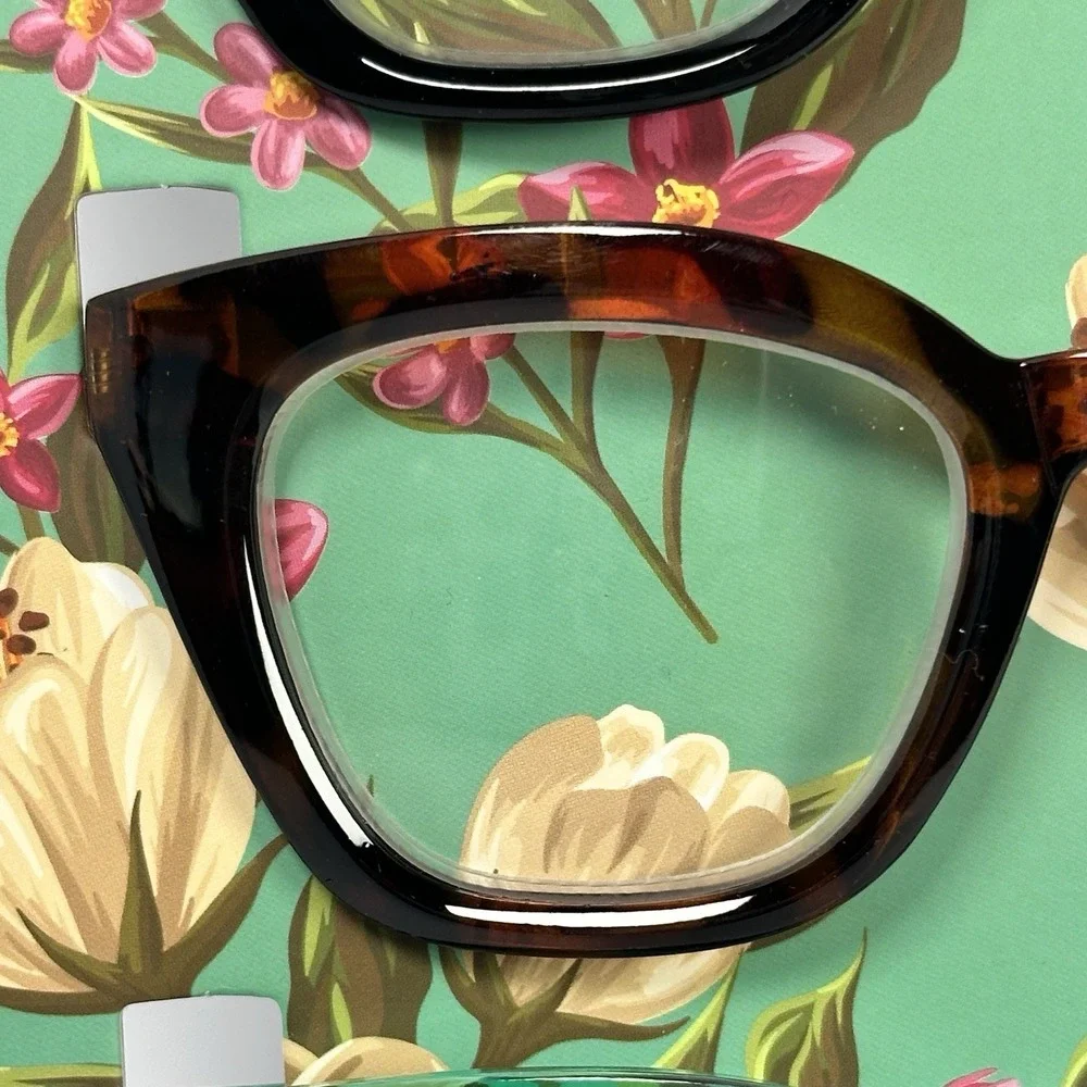 Vince Camuto Cat Eye Reading Glasses 3 Pack +2.50 Floral Fashion Set